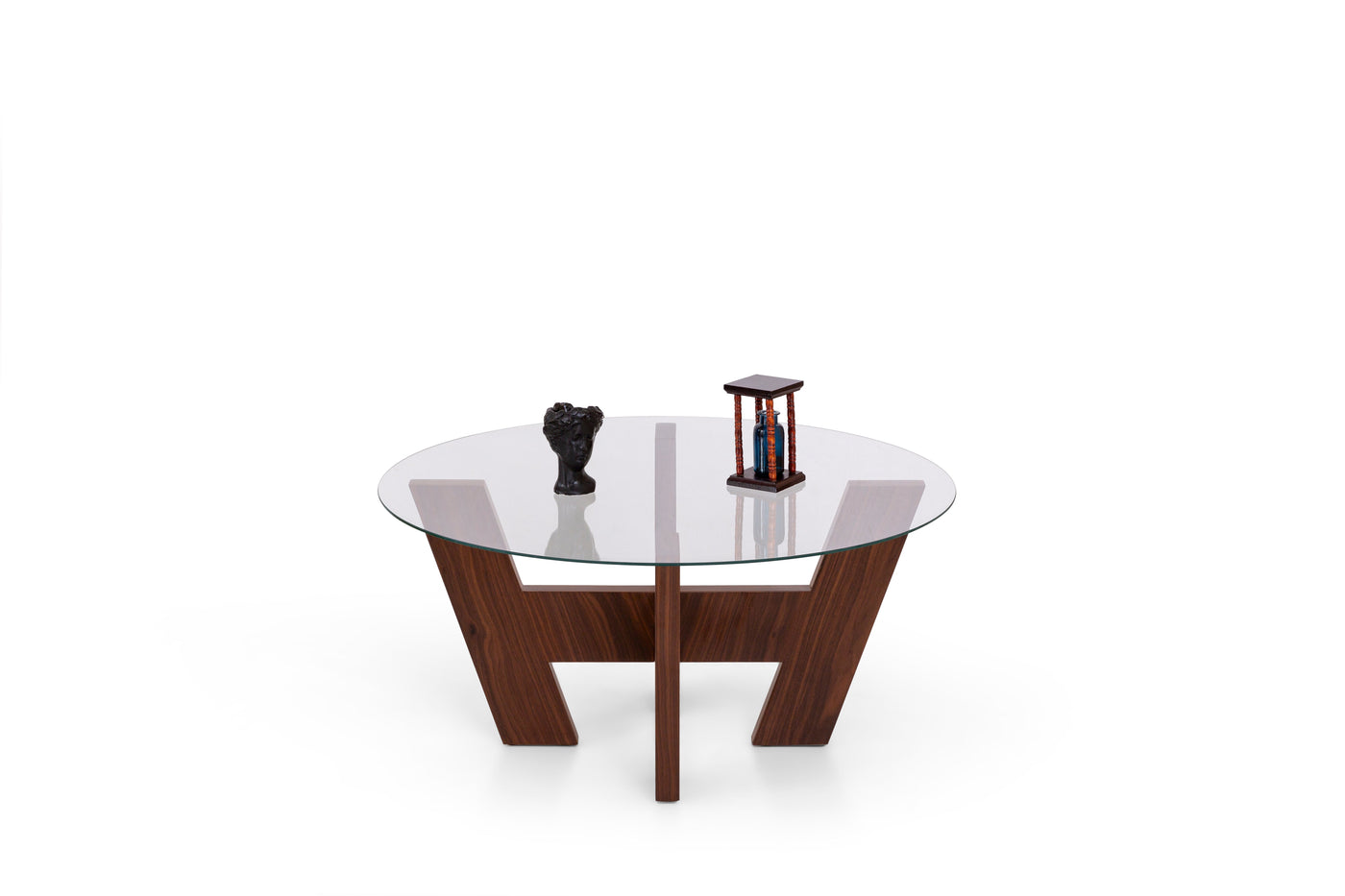Warm coffee table set by Netline Interiors