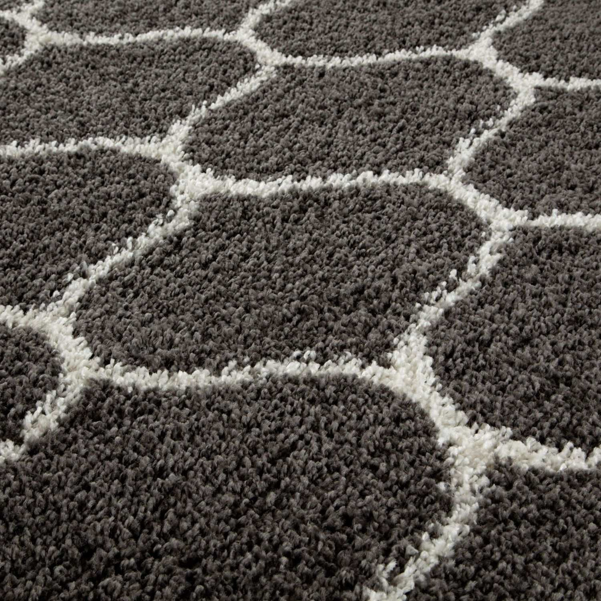 Moroccan Dark Grey Shaggy Rug – 640