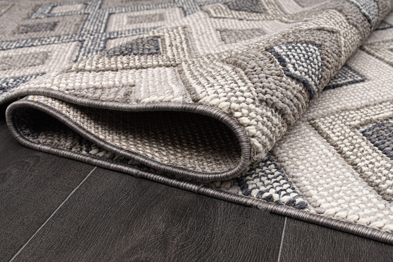 Grey and cream textured diamond pattern polypropylene runner rug by Netline Home, UV resistant indoor outdoor flatweave carpet.