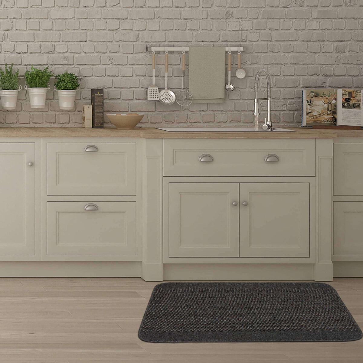 Washable Bordered Dark Grey Rug – 110D