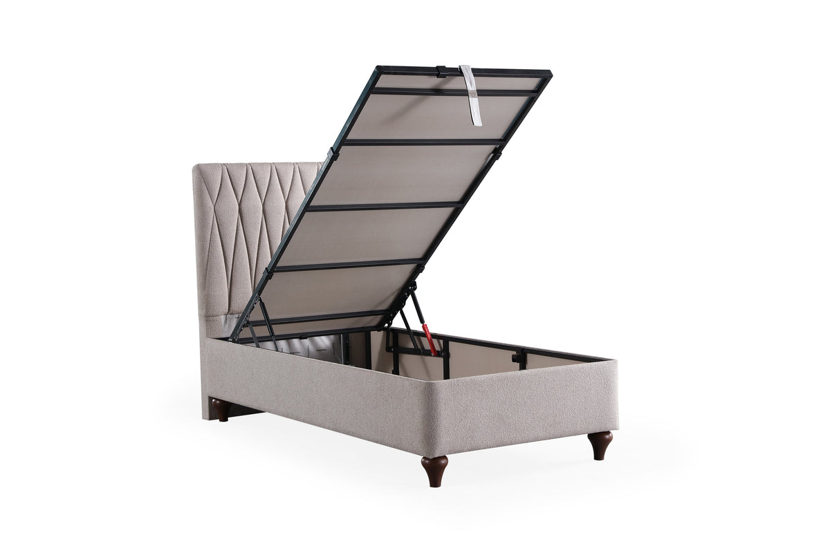 Linen Bed Set by Netline Interiors