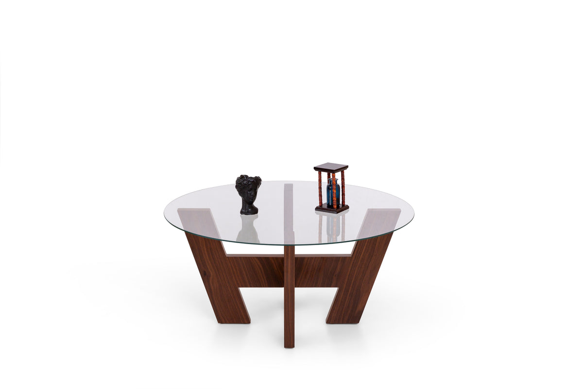Warm coffee table set by Netline Interiors