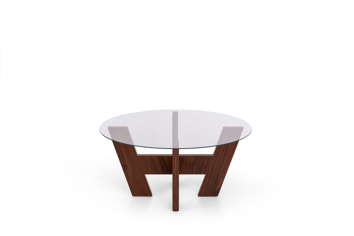 Warm coffee table set by Netline Interiors