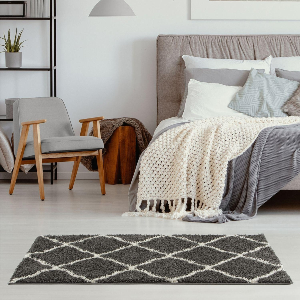 Moroccan Dark Grey Shaggy Rug – 740