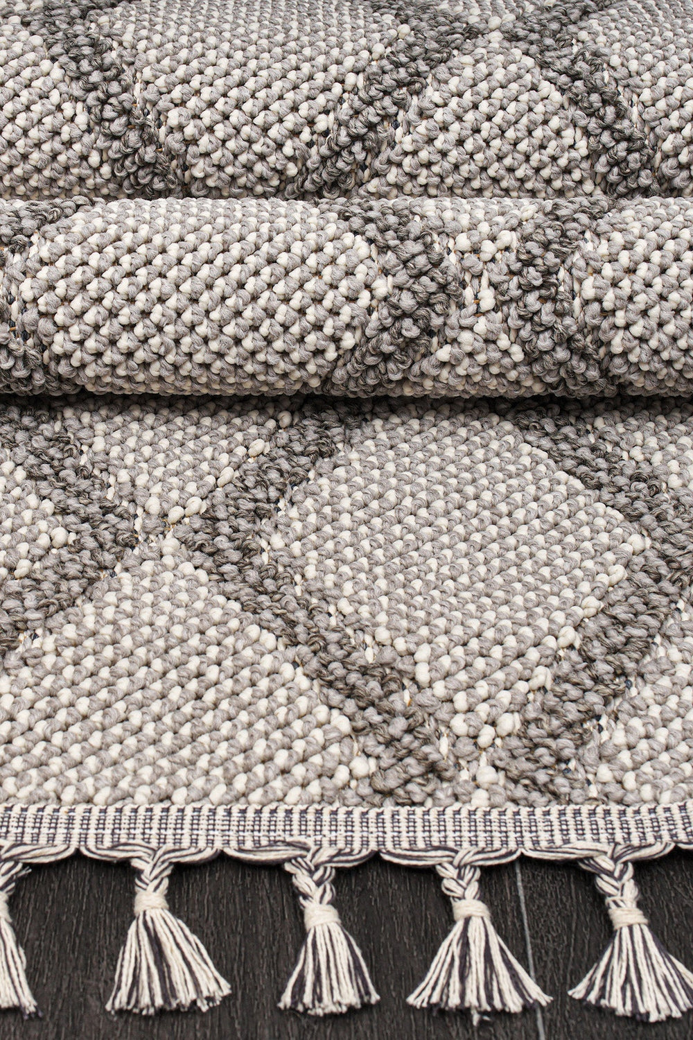 Modern Natura 9963 washable area rug by Netline Home, soft polypropylene, non-shed, easy-clean for bedroom, study, or entryway.