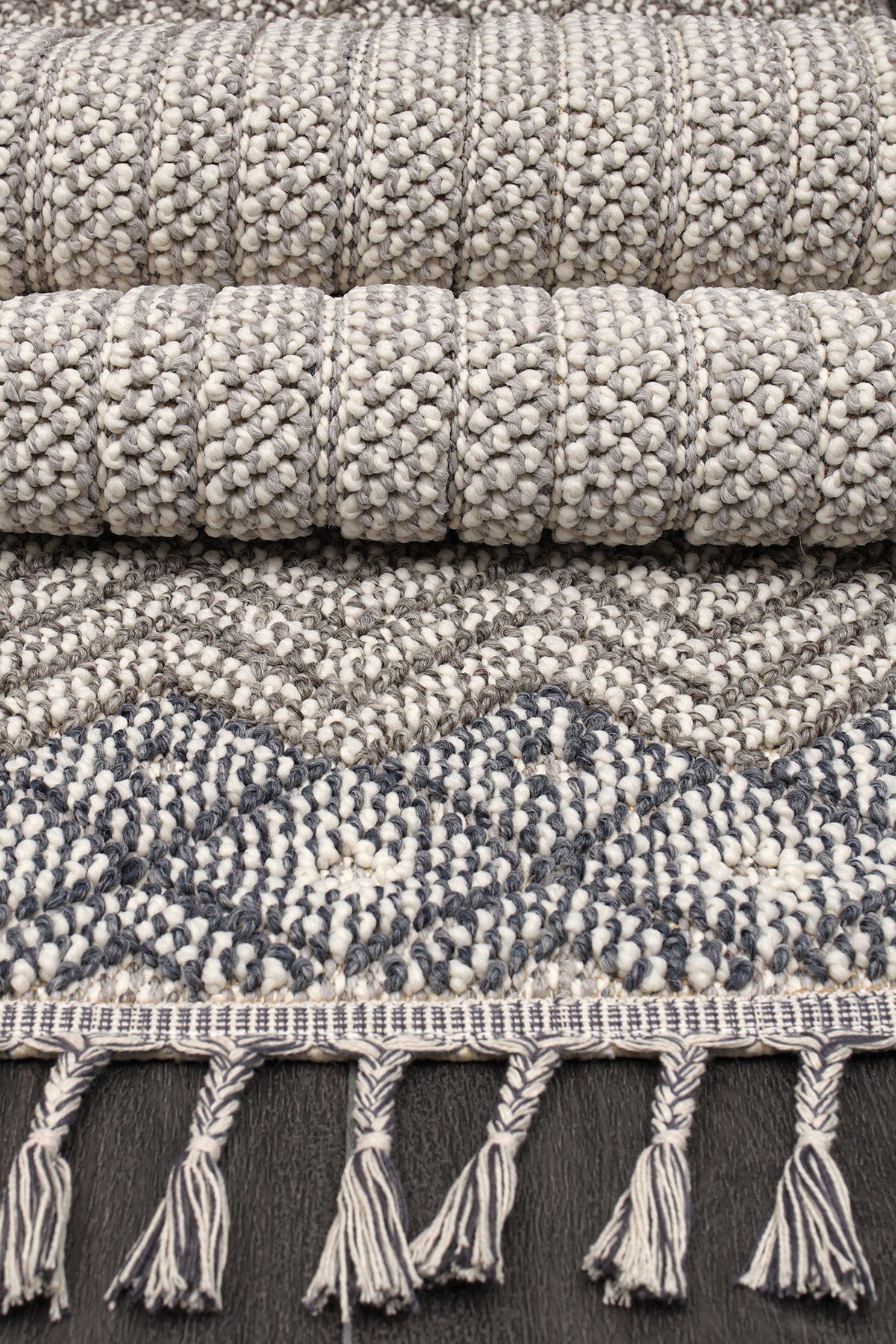 Beige Netline Home Natura 9965 washable area rug with soft texture, durable polypropylene, suitable for bedroom, study, or entryway.